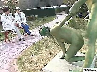 Vert statues de jardin japonais baiser en influence a rear