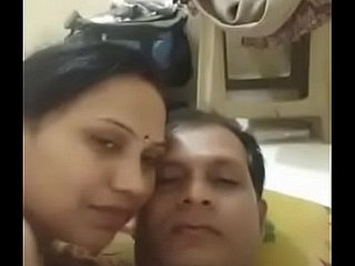 Desi Hintli çift romantizm karısı güzel bir oral seks ver