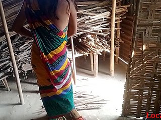 Desi Indian Village Bhabi他妈的在户外与男朋友（官方视频由localsex31）