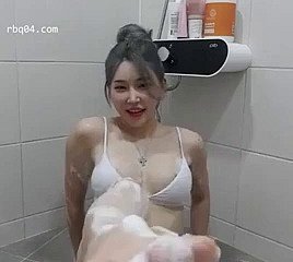 Korea blowjob di kamar mandi (lebih banyak glaze dengannya dalam deskripsi)