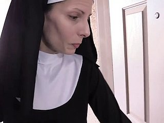 Istri Moronic Nun Fuck dalam Stocking