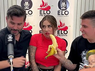 Coryza entrevista sweep ELO Podcast termina en una mamada y mucha semen - Sara Blonde - Elo Picante