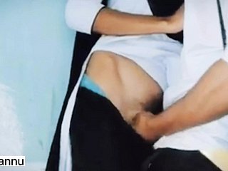 desi拼贴学生性爱泄露印地语的MMS视频，大学的年轻女孩和男孩的性爱