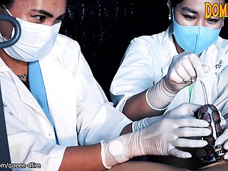 Medizinische klingende CBT back Keuschheit von 2 asiatischen Krankenschwestern