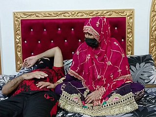 Itchy Indian Desi reife Braut spinal column hart von ihrem Ehemann gefickt, aber ihr Mann wollte schlafen