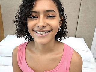 18 yaşındaki Porto Riko, diş telleri ile portrait porno yapar